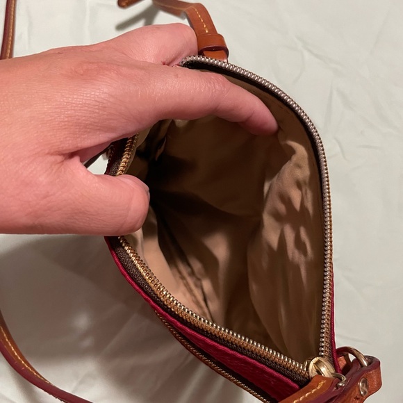 Dooney and Bourke Red Crossbody Bag with leather strap - Picture 7 of 7